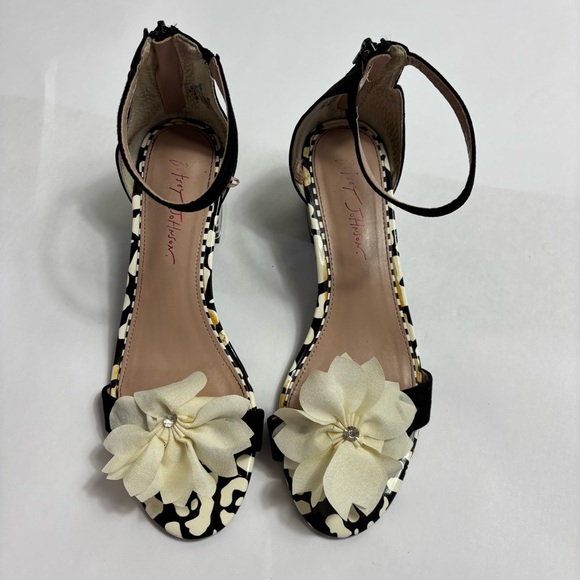 Betsey Johnson floral ankle strap heels - Picture 2 of 9